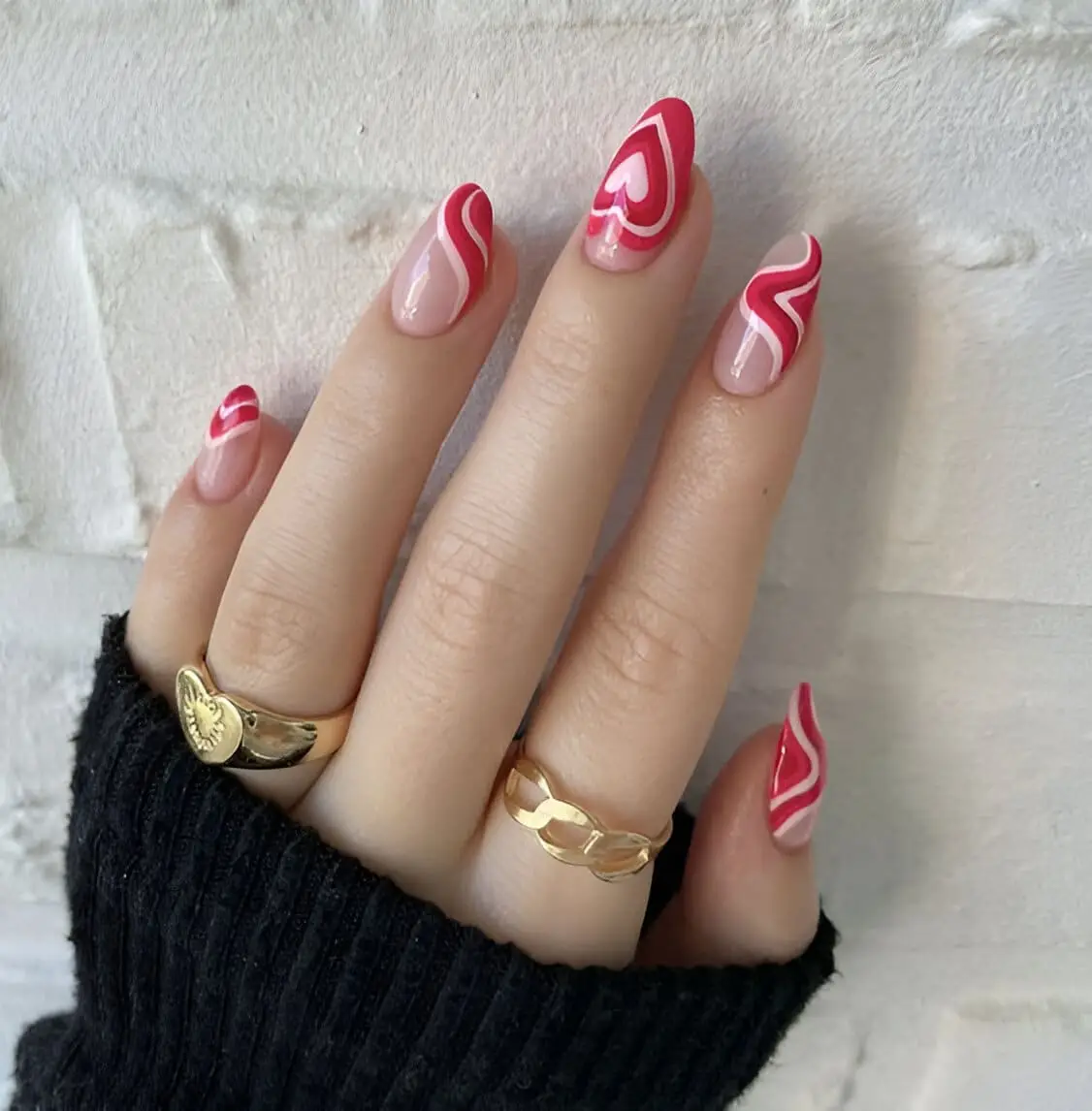 Pink ombré Valentine’s nails with glitter heart details