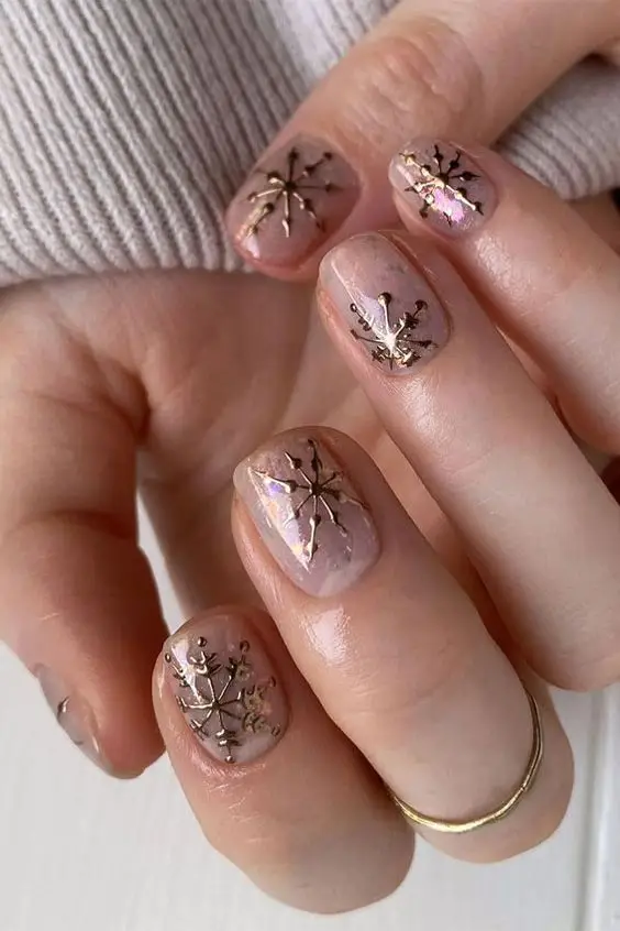 Pale Pink Nails with Soft Glitter Details